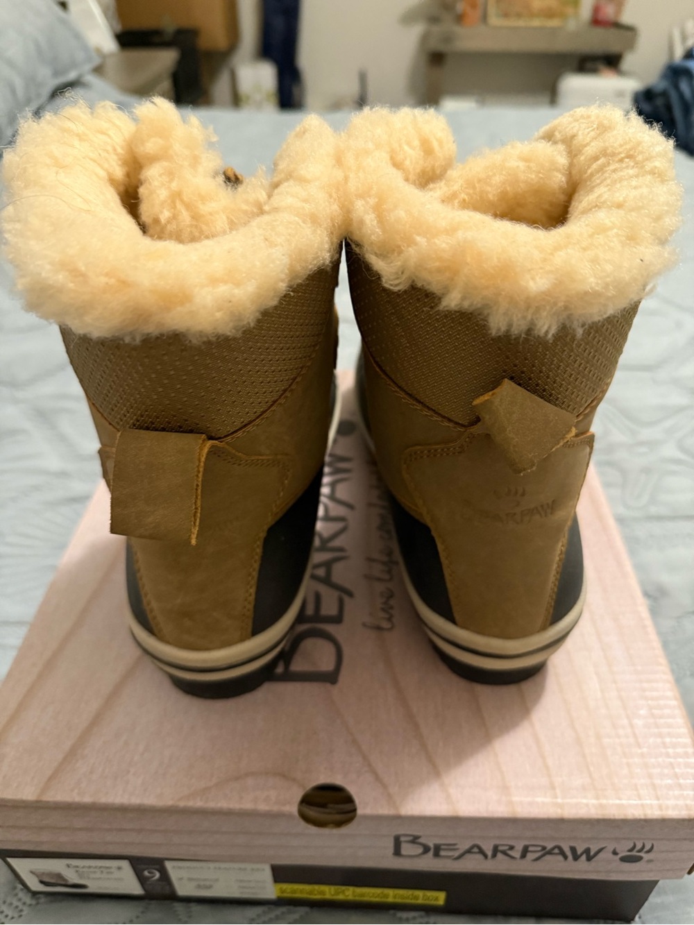 BearPaw Women's Tan and Black Boot Box Label - Size 9 - Picture 4 of 4